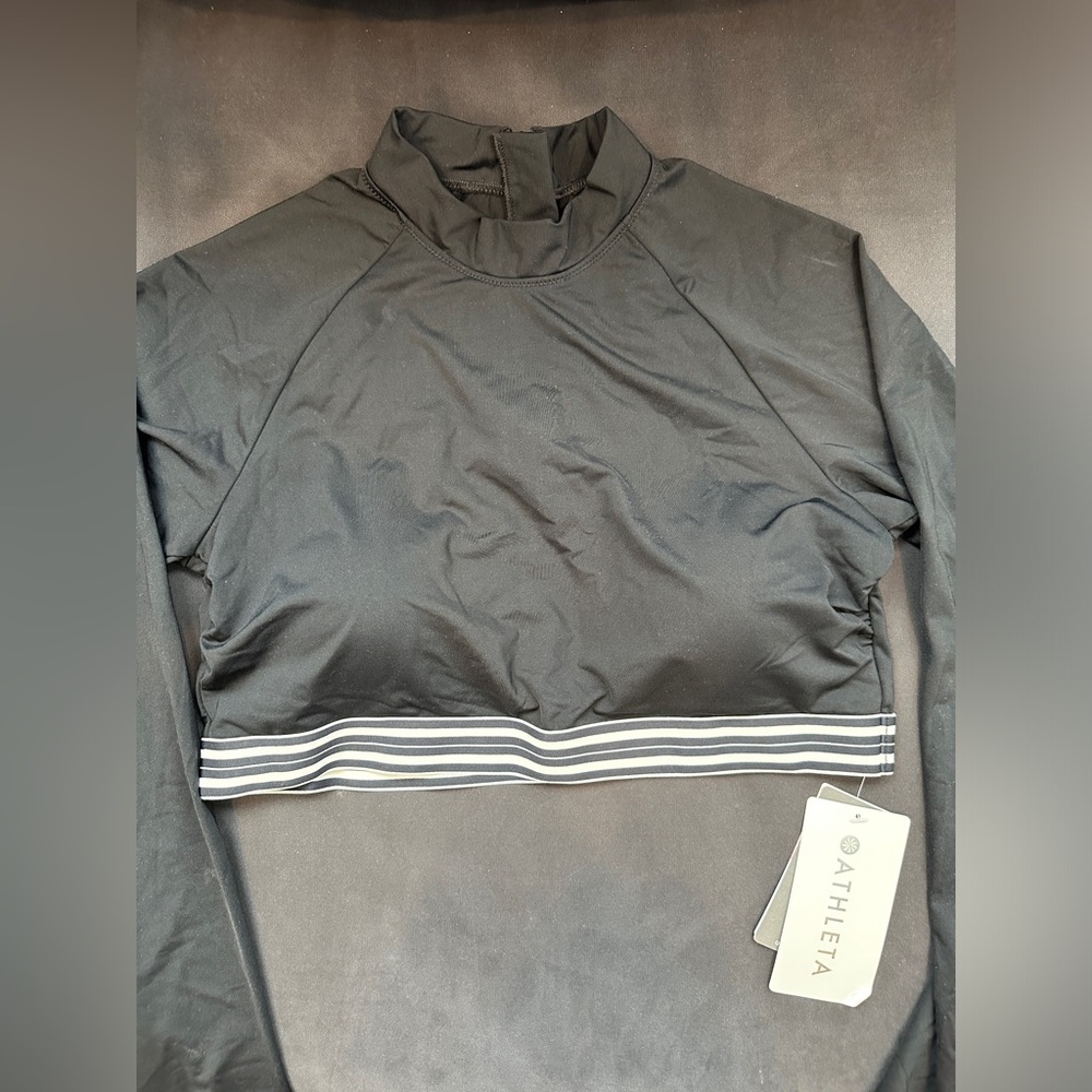 Athleta Gold Coast crop rashguard in size L
